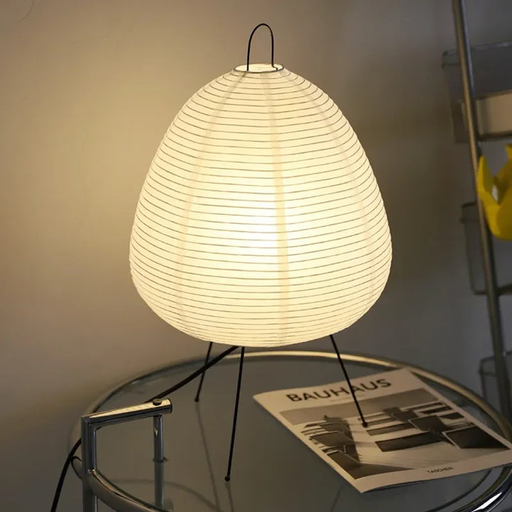 Stilfull - Bordslampa med trefot