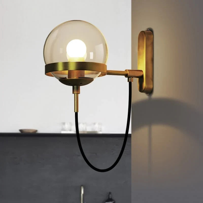 Modern minimalistisk vägglampa med en sfärisk skärm