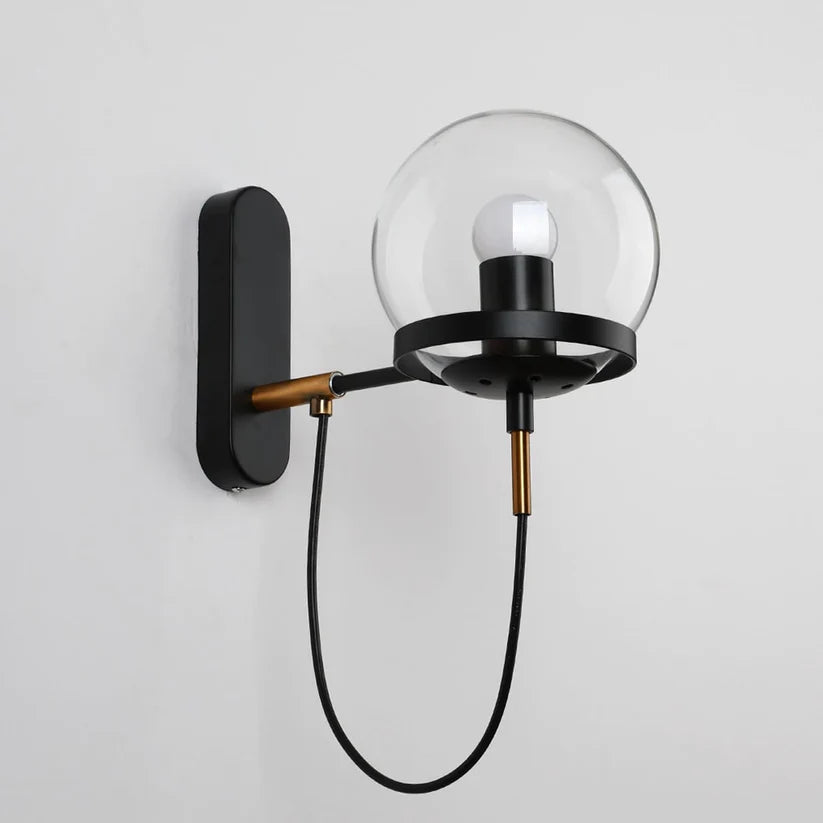 Modern minimalistisk vägglampa med en sfärisk skärm